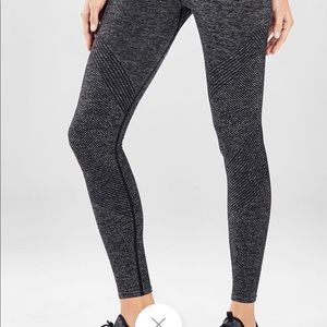 Fabletics Seamless mid rise Jacquard 7/8 Legging